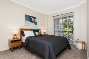 Отель Colin Street Apartment  Перт